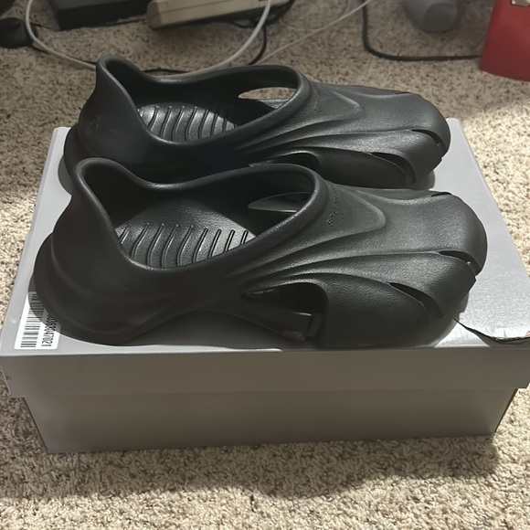 Balenciaga Mold Slides Closed